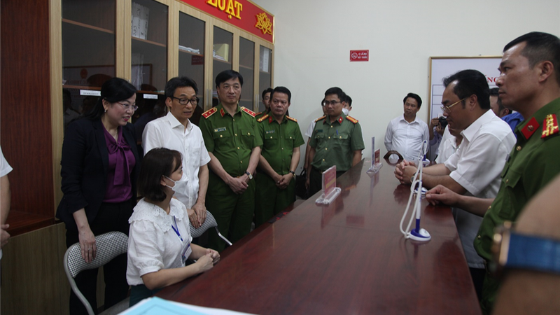 Phó Thủ tướng Vũ Đức Đam và đoàn công tác làm việc tại phường Bách Quang, thành phố Sông Công, tỉnh Thái Nguyên. Phó Thủ tướng Vũ Đức Đam và đoàn công tác làm việc tại phường Bách Quang, thành phố Sông Công, tỉnh Thái Nguyên.