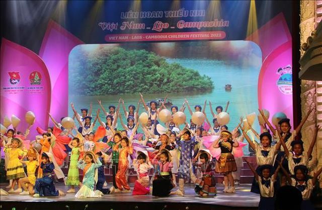 Thường trực Ban Bí thư Võ Văn Thưởng dự chương trình giao lưu văn hóa thiếu nhi 3 nước ảnh 1 Thường trực Ban Bí thư Võ Văn Thưởng dự chương trình giao lưu văn hóa thiếu nhi 3 nước - Ảnh 2.