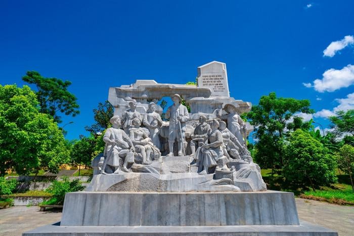 Chuyện Bác Hồ tặng thanh niên giữ cầu bốn câu thơ bất hủ ảnh 1 Chuyện Bác Hồ tặng thanh niên giữ cầu bốn câu thơ bất hủ 1