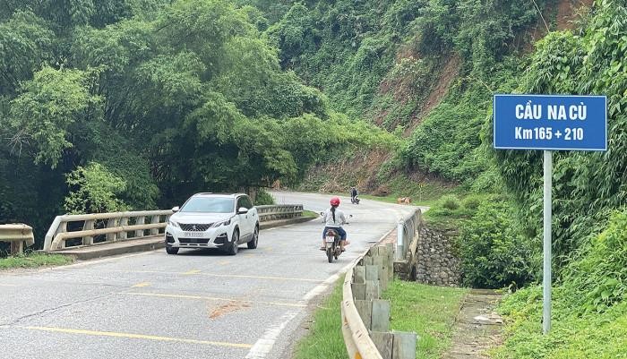 Chuyện Bác Hồ tặng thanh niên giữ cầu bốn câu thơ bất hủ ảnh 3 Chuyện Bác Hồ tặng thanh niên giữ cầu bốn câu thơ bất hủ ảnh 3