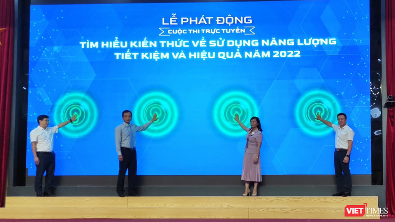 Các đại biểu thực hiện nghi thức phát động cuộc thi.