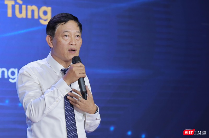 Thứ trưởng Trần Văn Tùng cho rằng muốn làm startup thì phải có ý tưởng khác biệt so với người khác và hãy hiện thực hóa ý tưởng sáng tạo đó của mình bằng cách cùng bạn bè, cùng anh em, cùng đồng đội… để hình thành nên một doanh nghiệp.