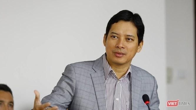 Ông Lê Quang Tự Do cho biết, ngoài đầu mối là Trung tâm xử lý tin giả của Cục Phát thanh Truyền hình và Thông tin điện tử, các doanh nghiệp khi gặp những tin giả, tin đồn cũng có những cách liên hệ trực tiếp luôn với cơ quan chức năng để được hướng dẫn. Ông Lê Quang Tự Do cho biết, ngoài đầu mối là Trung tâm xử lý tin giả của Cục Phát thanh Truyền hình và Thông tin điện tử, các doanh nghiệp khi gặp những tin giả, tin đồn cũng có những cách liên hệ trực tiếp luôn với cơ quan chức năng để được hướng dẫn.