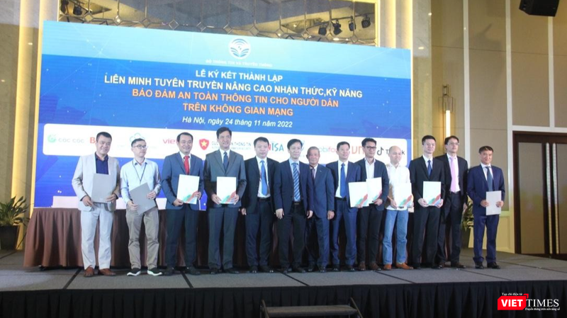 Liên minh Tuyên truyền nâng cao nhận thức, kỹ năng bảo đảm an toàn thông tin cho người dân sẽ thiết lập kênh truyền tải, phổ biến các nội dung về an toàn thông tin để mọi người có thể xem, biết và có thêm nhận thức, kỹ năng tự bảo vệ mình trên môi trường mạng. Liên minh Tuyên truyền nâng cao nhận thức, kỹ năng bảo đảm an toàn thông tin cho người dân sẽ thiết lập kênh truyền tải, phổ biến các nội dung về an toàn thông tin để mọi người có thể xem, biết và có thêm nhận thức, kỹ năng tự bảo vệ mình trên môi trường mạng.