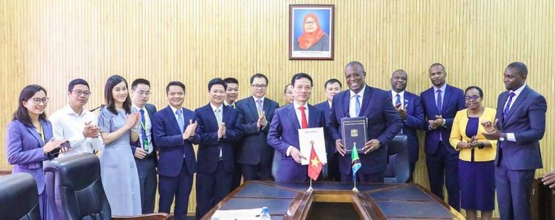 Hai Bộ trưởng ký Bản ghi nhớ (MoU) hợp tác trong lĩnh vực thông tin và truyền thông Hai Bộ trưởng ký Bản ghi nhớ (MoU) hợp tác trong lĩnh vực thông tin và truyền thông