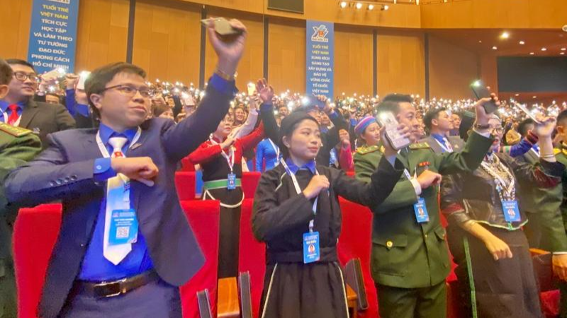 Tổng Bí thư nhận xét thanh niên thực sự đã và đang phát huy được thế mạnh của sức trẻ, tinh thần xung kích, sáng tạo, tình nguyện ở những nơi khó khăn, gian khổ. Tổng Bí thư nhận xét thanh niên thực sự đã và đang phát huy được thế mạnh của sức trẻ, tinh thần xung kích, sáng tạo, tình nguyện ở những nơi khó khăn, gian khổ.