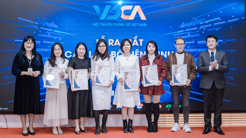 Các đơn vị đầu tiên nhận chứng nhận là thành viên của Liên minh Sáng tạo nội dung số. Các đơn vị đầu tiên nhận chứng nhận là thành viên của Liên minh Sáng tạo nội dung số.