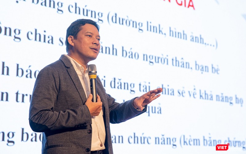 Ông Lê Quang Tự Do - Cục trưởng Cục Phát thanh, Truyền hình và Thông tin điện tử cho biết Facebook là nền tảng xếp hàng đầu về phát tán tin giả. Ông Lê Quang Tự Do - Cục trưởng Cục Phát thanh, Truyền hình và Thông tin điện tử cho biết Facebook là nền tảng xếp hàng đầu về phát tán tin giả.