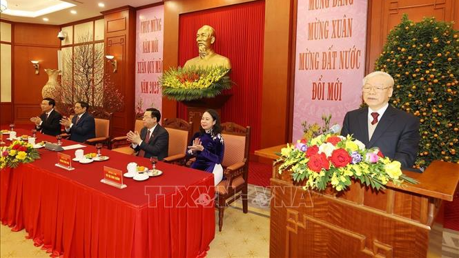 Tổng Bí thư Nguyễn Phú Trọng chúc Tết các đồng chí lãnh đạo và nguyên lãnh đạo Đảng, Nhà nước. Tổng Bí thư Nguyễn Phú Trọng chúc Tết các đồng chí lãnh đạo và nguyên lãnh đạo Đảng, Nhà nước.
