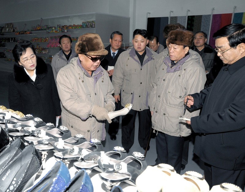 ...và Trung tâm Thương mại khu Kwangbok (tháng 12 năm 2011)