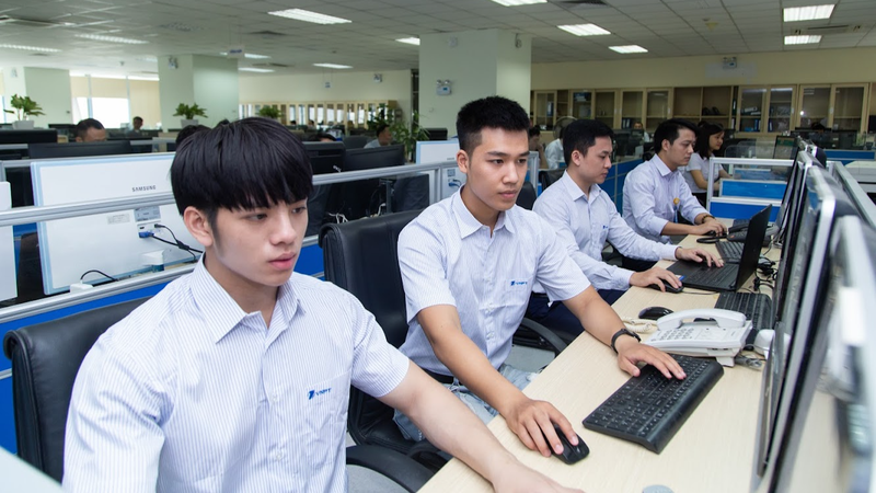 Đội ngũ kỹ sư của VNPT vận hành chatbot AMI Đội ngũ kỹ sư của VNPT vận hành chatbot AMI