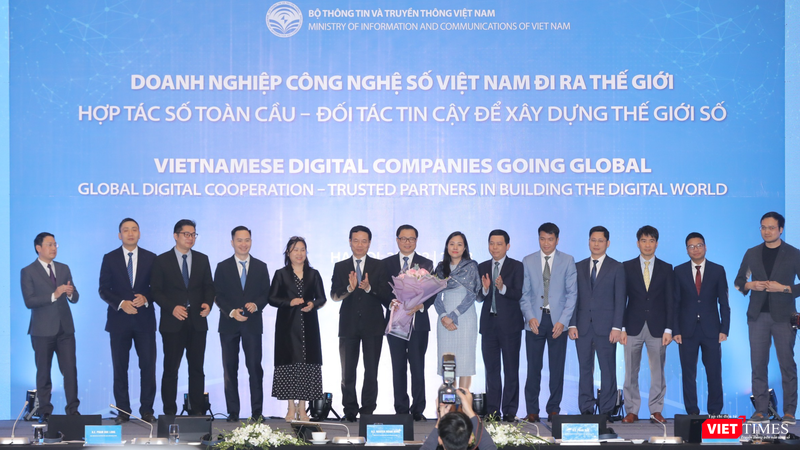 Bộ trưởng Nguyễn Mạnh Hùng chúc mừng “Tổ tư vấn hỗ trợ doanh nghiệp công nghệ số đi ra nước ngoài” vừa được thành lập. Bộ trưởng Nguyễn Mạnh Hùng chúc mừng “Tổ tư vấn hỗ trợ doanh nghiệp công nghệ số đi ra nước ngoài” vừa được thành lập.