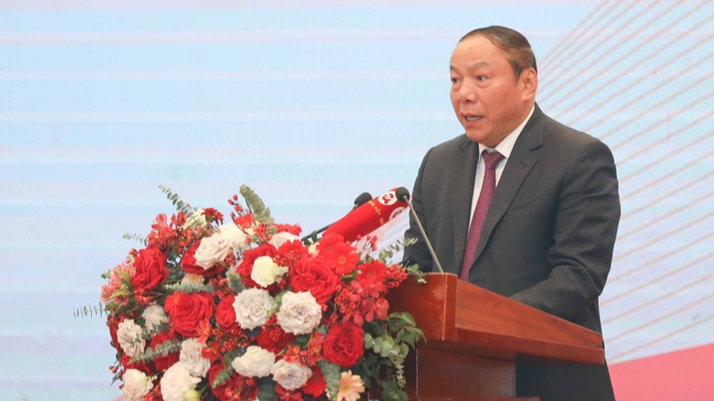 Bộ trưởng Nguyễn Văn Hùng đề nghị từng bước đẩy nhanh quá trình chuyển đổi số trong lĩnh vực văn hoá, du lịch. Ảnh: Thanh Tùng - TTXVN.