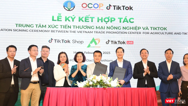 Chương trình hợp tác chiến lược nâng cao năng lực chuyển đổi số cho các doanh nghiệp vừa và nhỏ, các hợp tác xã tham gia Chương trình Mỗi xã một sản phẩm (OCOP) Chương trình hợp tác chiến lược nâng cao năng lực chuyển đổi số cho các doanh nghiệp vừa và nhỏ, các hợp tác xã tham gia Chương trình Mỗi xã một sản phẩm (OCOP)