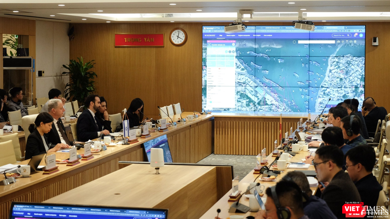 Trong khuôn khổ toạ đàm, hai bên chia sẻ kinh nghiệm ứng dụng chuyển đổi số. Ảnh: M.H