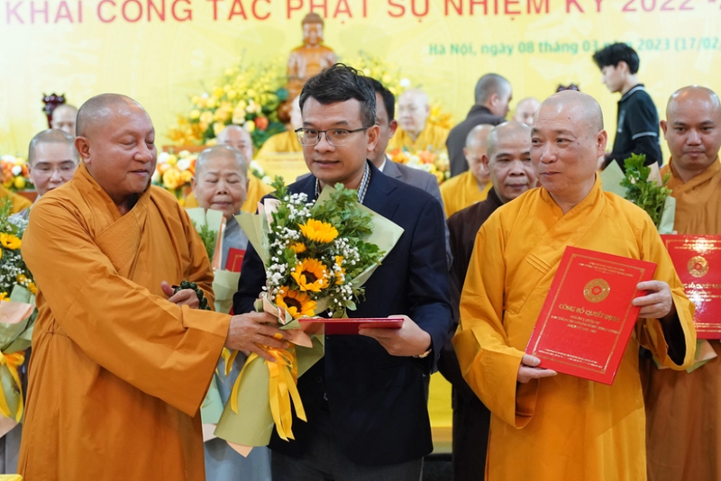Cư sĩ Thiện Đức - Trưởng Ban Biên tập Cổng thông tin Phật giáo Việt Nam - được bổ nhiệm Ủy viên Thường trực Ban Thông tin - Truyền thông Trung ương Giáo hội Phật giáo Việt Nam. Ảnh: phatgiao.org.vn. Cư sĩ Thiện Đức - Trưởng Ban Biên tập Cổng thông tin Phật giáo Việt Nam - được bổ nhiệm Ủy viên Thường trực Ban Thông tin - Truyền thông Trung ương Giáo hội Phật giáo Việt Nam. Ảnh: phatgiao.org.vn.