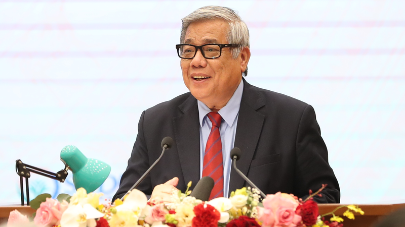 GS. Vũ Minh Giang khẳng định đội ngũ trí thức có mối quan hệ rất gần gũi với quần chúng nhân dân. GS. Vũ Minh Giang khẳng định đội ngũ trí thức có mối quan hệ rất gần gũi với quần chúng nhân dân.