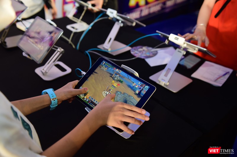 Trong 5 năm tới, ngành game đặt mục tiêu doanh thu 1 tỉ USD, thu hút 400 start-up Việt Nam sản xuất tham gia, được đưa vào hệ thống đào tạo ngành nghề chính thống. Trong 5 năm tới, ngành game đặt mục tiêu doanh thu 1 tỉ USD, thu hút 400 start-up Việt Nam sản xuất tham gia, được đưa vào hệ thống đào tạo ngành nghề chính thống.