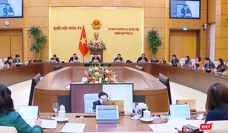 Phiên làm việc xem xét báo cáo kết quả giám sát chuyên đề của Đoàn giám sát của Quốc hội sáng nay, 11/4.