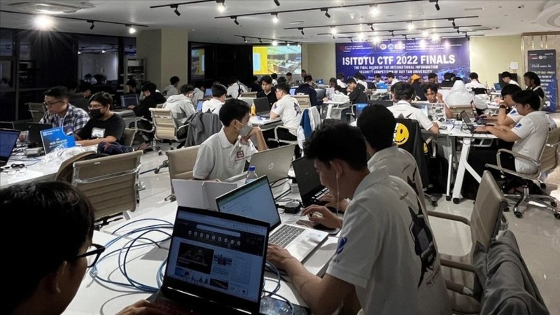 Các đội thi tham gia Vòng Chung kết cuộc thi ISITDTU CTF 2022.