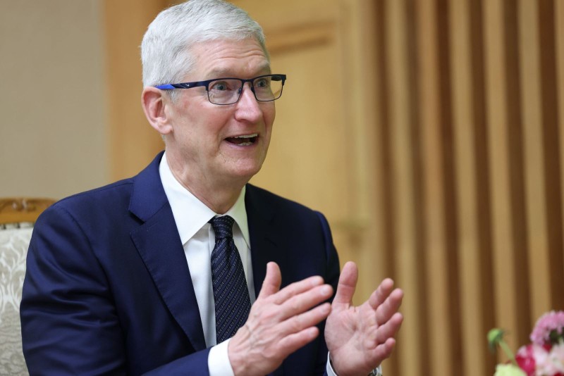 Giám đốc điều hành Apple Tim Cook phát biểu Giang-1.jpg