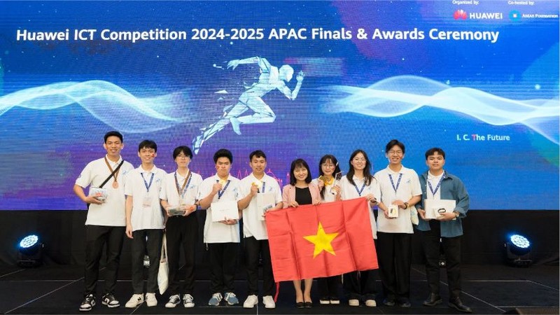 Đội Việt Nam đại thắng với 3 giải thưởng tại vòng thi khu vực cuộc thi Huawei ICT Competition 2024 - 2025 tại Malaysia.