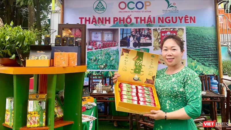 Sản phẩm chè của chị Hương lấy nguyên liệu từ địa phương, qua chế biến đóng gói thành khoảng 40 sản phẩm khác nhau.