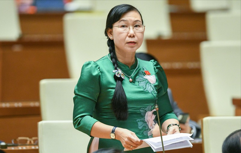 Đại biểu Phan Thị Mỹ Dung đề nghị bổ sung quy định khung về yêu cầu xây dựng, báo cáo đánh giá tác động về đạo đức trong triển khai các dự án AI. Ảnh: Media.quochoi.vn. 071120221015-phan-thị-mỹ-dung---long-an.jpg