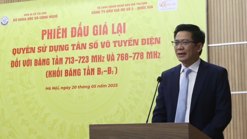 Theo ông Lê Văn Tuấn, việc đấu giá thành công khối băng tần B2-B2’ (thuộc băng tần 700 MHz) là bước tiến quan trọng hiện thực hóa mục tiêu phát triển hạ tầng số theo Nghị quyết 57-NQ/TW. Ảnh: Thu Hương. le van tuan.jpg