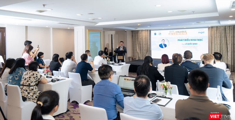 Ông Lê Quốc Minh bày tỏ mong muốn các công cụ AI sẽ hỗ trợ nhà báo từ tra cứu, kiểm chứng thông tin, phục vụ xây dựng nội dung thực sự hiệu quả. Ảnh: M.Anh. LQMinh.jpg