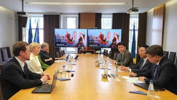 Bộ trưởng Nguyễn Mạnh Hùng và Bộ trưởng Kristina Kallas tại buổi làm việc. Ảnh: Bộ KHCN. anh-1-1749217247498869166178.jpg