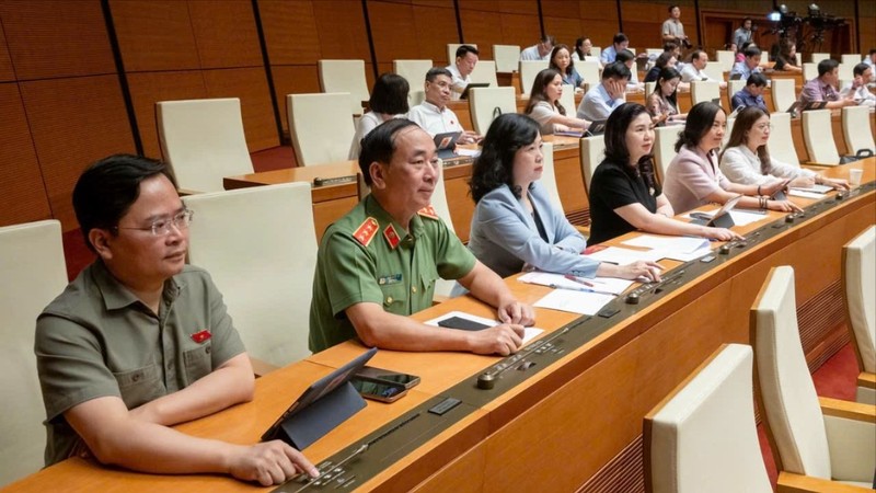 Các Đại biểu Quốc hội biểu quyết thông qua Luật Công nghiệp Công nghệ số vào sáng 14/6. 1000034054.jpg