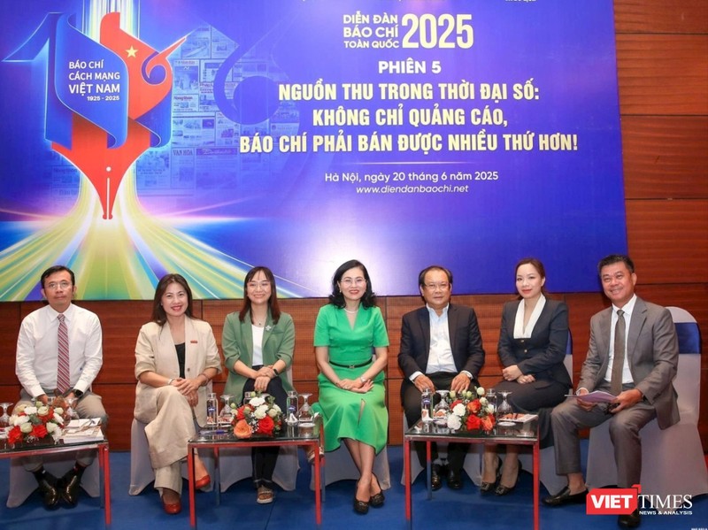 Lãnh đạo các cơ quan báo chí cùng đại diện các doanh nghiệp thảo luận sôi nổi về chủ đề kinh tế báo chí . nguon thu trong thoi dai so.jpg