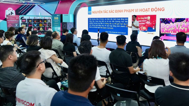 Buổi đào tạo góp phần nâng cao nhận thức, tuân thủ pháp luật trong môi trường số đang ngày càng phát triển. z6740688933867_909274c4d6e6175e683aff1445b0fe8b.jpg
