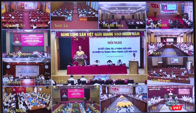 Hội nghị được tổ chức theo hình thức trực tiếp kết hợp với trực tuyến tới hơn 3.000 điểm cầu trong cả nước. vt_hoi nghi truc tuyen.jpg