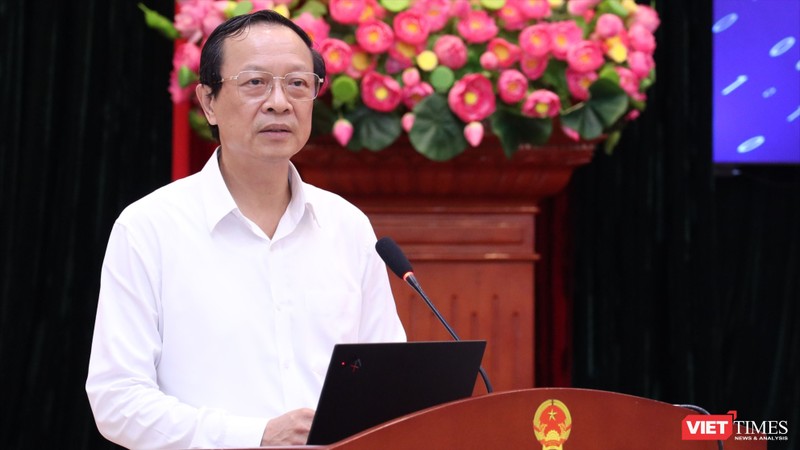 Thứ trưởng Thường trực Bộ Giáo dục và Đào tạo Phạm Ngọc Thưởng nhấn mạnh yếu tố đổi mới lớn nhất của kỳ thi tốt nghiệp THPT 2025 là chuyển từ đánh giá kiến thức sang đánh giá năng lực.