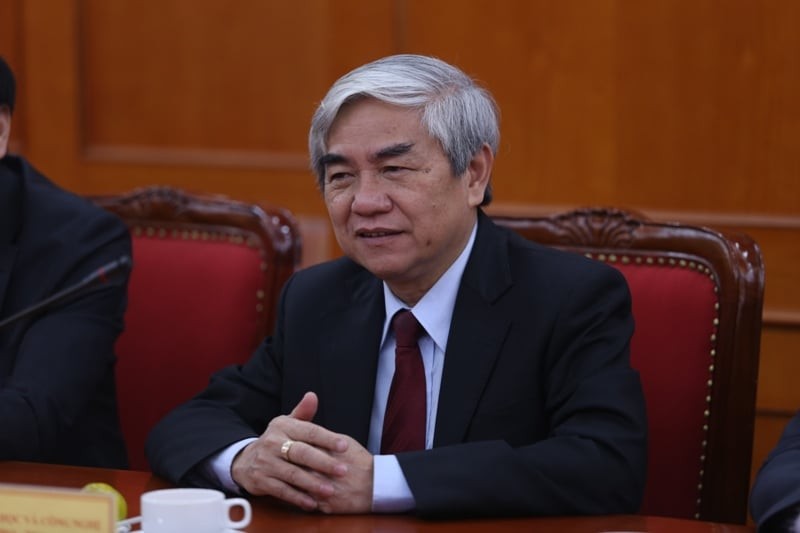TS Nguyễn Quân cho rằng Nhà nước chi trả mức lương vài tỷ đồng/năm cho một người, nếu họ tạo ra sản phẩm nghìn tỷ cho đất nước thì chúng ta vẫn thành công TS Nguyen Quan.jpg