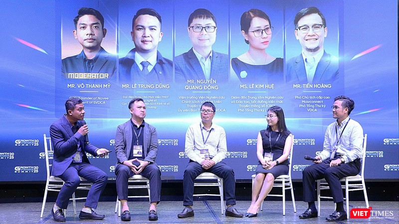 Phiên tọa đàm Growth Alliance – Khi cộng đồng dẫn dắt tăng trưởng trong khuôn khổ GrowthVerse Summit 2025. vt_toa dam 1.jpg