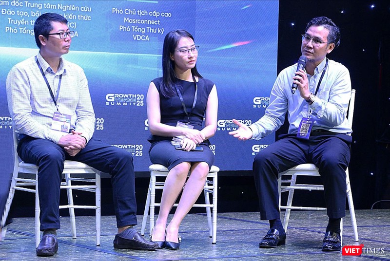 Ông Tiến Hoàng kêu gọi cộng đồng doanh nghiệp cần đồng hành chặt chẽ với quá trình làm chính sách để không bị "lỡ nhịp" phát triển. vt_toa dam 3.jpg
