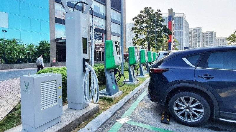 Sau khi có quy chuẩn kỹ thuật quốc gia cho trụ sạc xe điện, các tổ chức, cá nhân không tuân thủ, chấp hành có thể bị xử lý vi phạm. 3_26_du-thao-qcvn-tru-sac-xe-dien_26032025163821_132.jpg