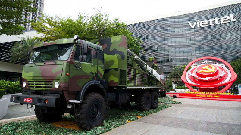 ...dàn tổ hợp tên lửa phòng không S-125-VT do Viettel nghiên cứu, sản xuất. To hop ten lua S125-VT.jpg
