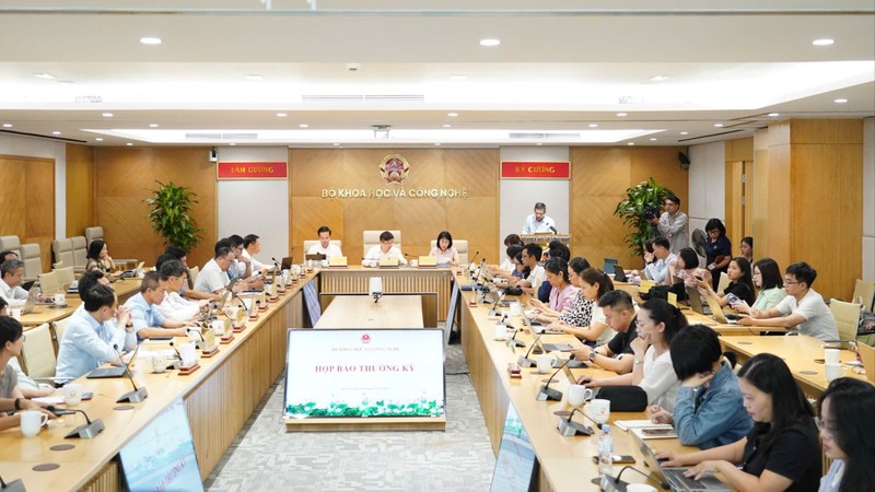Toàn cảnh buổi họp báo thường kỳ tháng 7/2025 của Bộ Khoa học và Công nghệ. Toàn cảnh họp báo 3.jpg