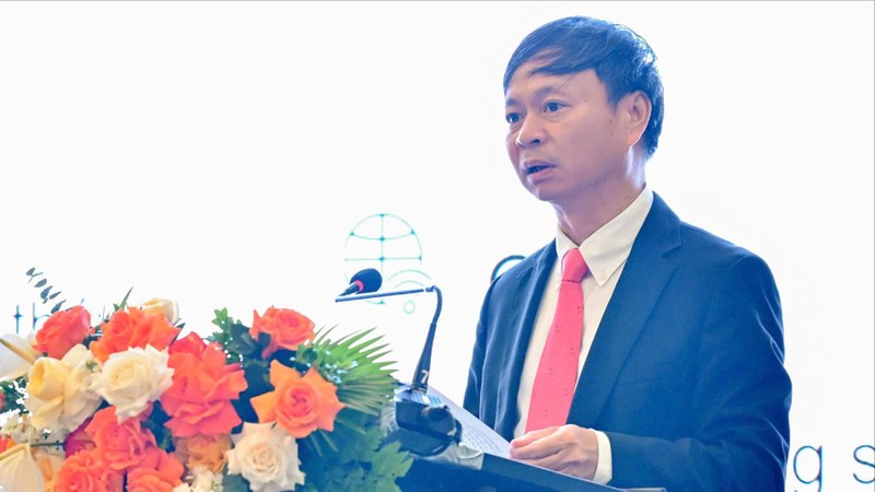 Thứ trưởng Hoàng Minh ví đổi mới sáng tạo như một "cây gậy thần", có thể đưa công nghệ của toàn cầu chạm được nhiều hơn vào thực tiễn Việt Nam. hoang Minh 298.jpg