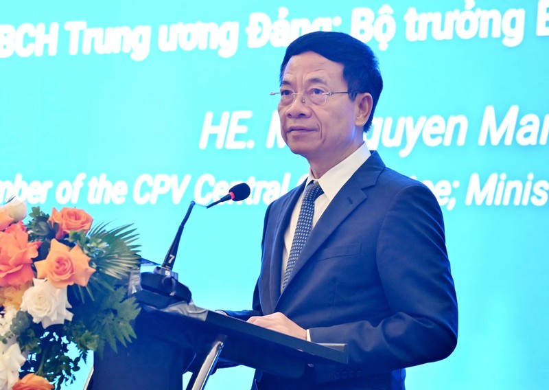 Bộ trưởng Nguyễn Mạnh Hùng cho rằng không làm chủ công nghệ thời nay thì đồng nghĩa với không có chủ quyền quốc gia. Nguyen Manh Hung 198.jpg