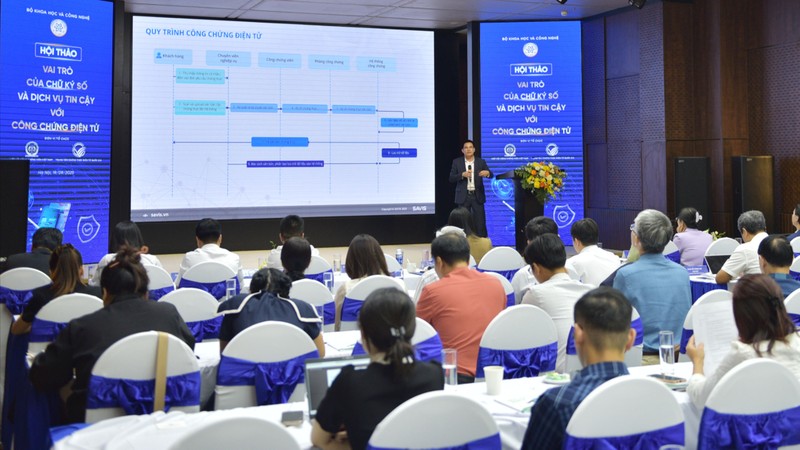 Đại diện các doanh nghiệp chữ ký số công cộng chia sẻ về các giải pháp kỹ thuật trong triển khai dịch vụ chữ ký số... Ảnh: Thảo Anh TL1.jpg