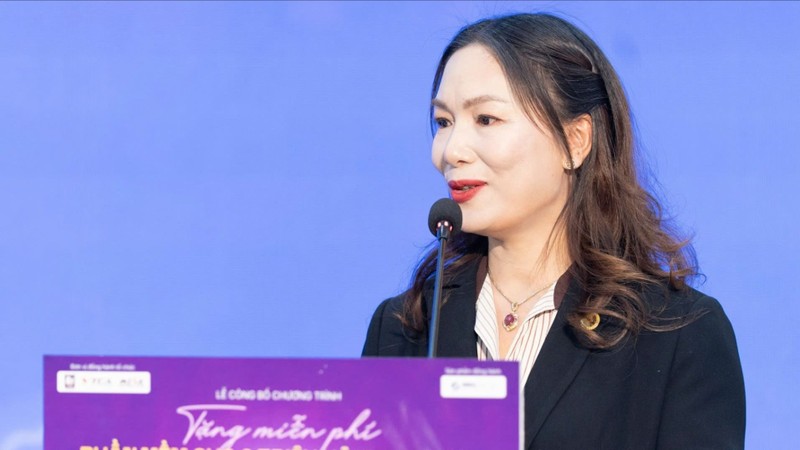 Bà Đinh Thị Thúy chia sẻ về chương trình tặng phần mềm hỗ trợ hộ kinh doanh kê khai, nộp thuế minh bạch, chuẩn xác và thuận lợi. z7146752863991_168e74684e9a1ec116d1f0450372b4d1.jpg