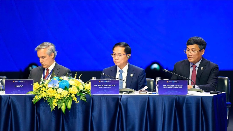 Phó Thủ tướng Bùi Thanh Sơn điều hành Phiên thảo luận toàn thể cấp cao thứ nhất. phien thao luan toan the.jpg