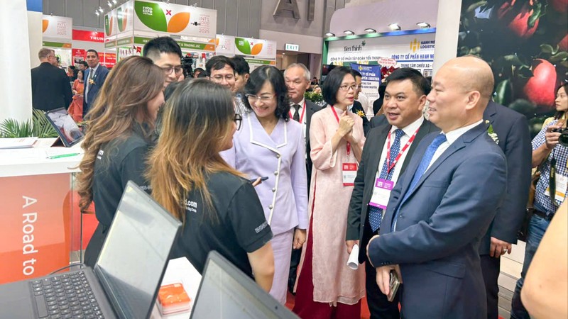 Bo CT tham gian hang Arobid.JPG