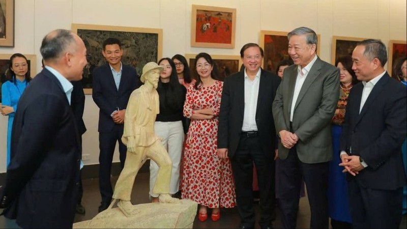 tong bi thu to lam tham bao tang my thuat viet nam 6.jpg