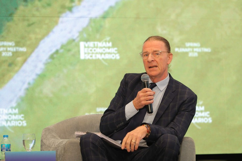 Chủ tịch HĐQT Dragon Capital Việt Nam (DCVFM) hiện là ông Dominic Scriven.